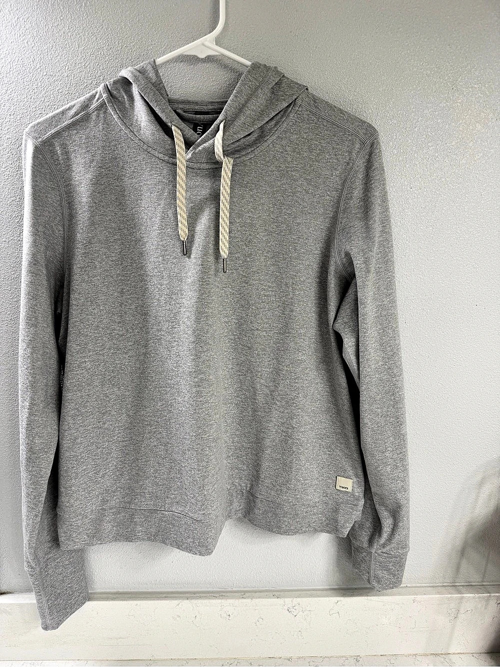 Vuori Gray Pullover Hoodie Size Medium Like New